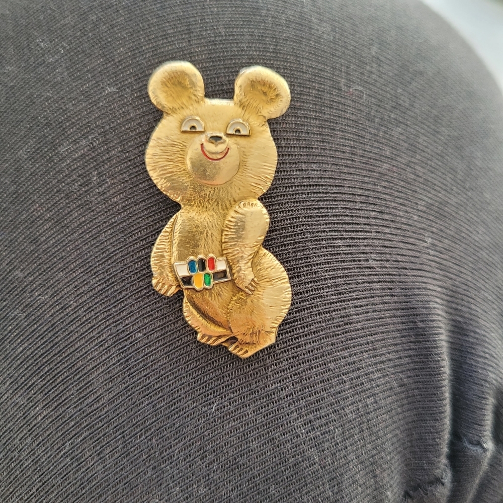 Russian Olympic bear pin 1980